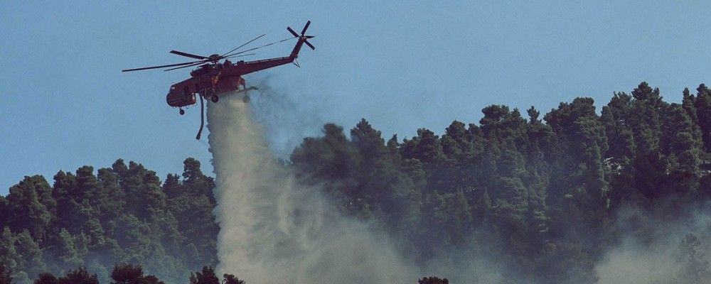 Συνεχίζεται η μάχη με τις φλόγες στην Εύβοια