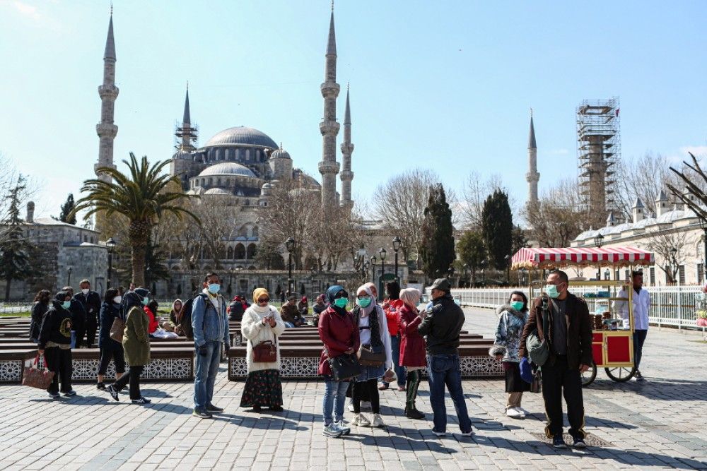 Διαδηλωτές στην Κωνσταντινούπολη διαμαρτύρονται κατά της δημοσίευσης σκίτσων του Μωάμεθ από το Charlie Hebdo