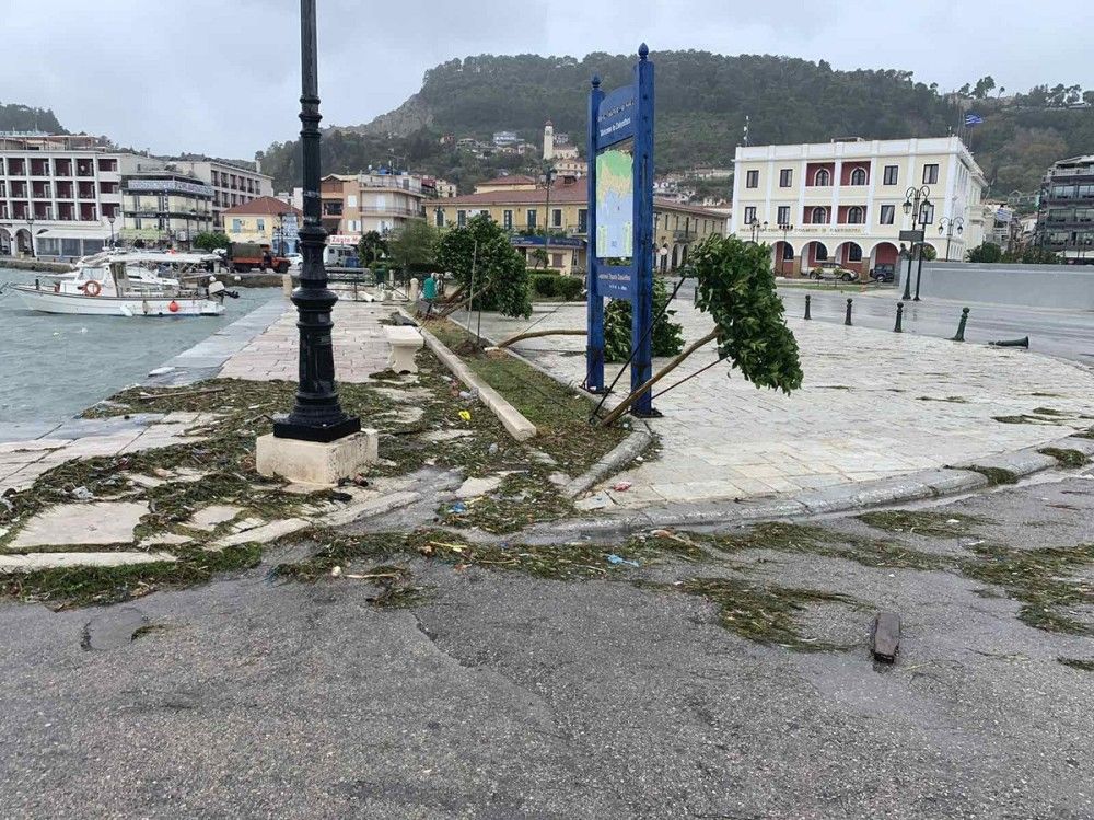 Ιανός: Κλειστά σχολεία σε Κεφαλονιά-Ιθάκη- Αποκατάσταση ηλεκτροδότησης στη Ζάκυνθο