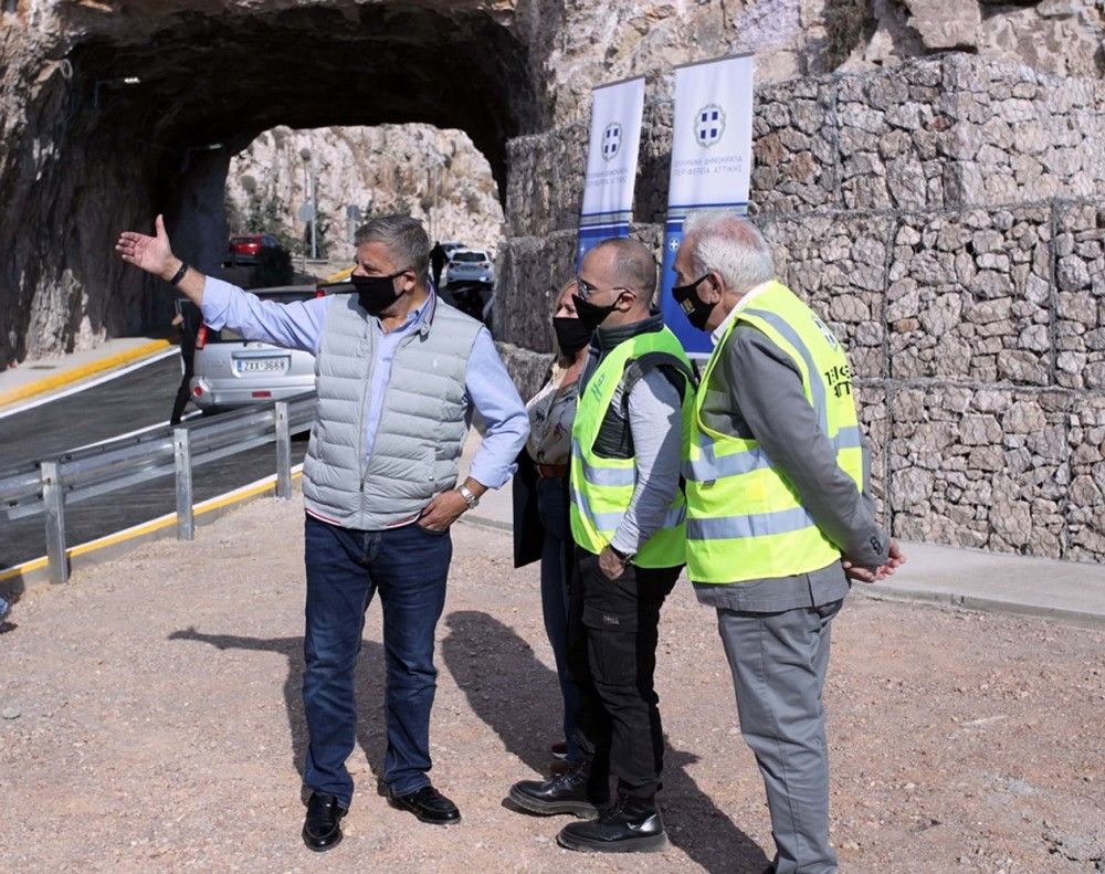 Δόθηκε στην κυκλοφορία η σήραγγα Λουμπάρδα (Τρύπες Καραμανλή)