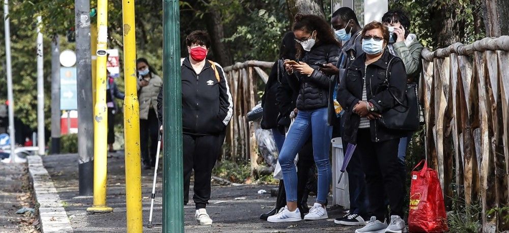 Σοκ στην Ευρώπη με την εξέλιξη της πανδημίας: Ενισχύονται τα περιοριστικά μέτρα