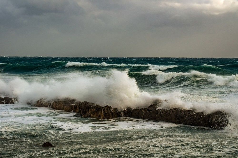 Kαιρός: 28η Οκτώβρη με καταιγίδες, θυελλώδεις ανέμους και αφρικανική σκόνη