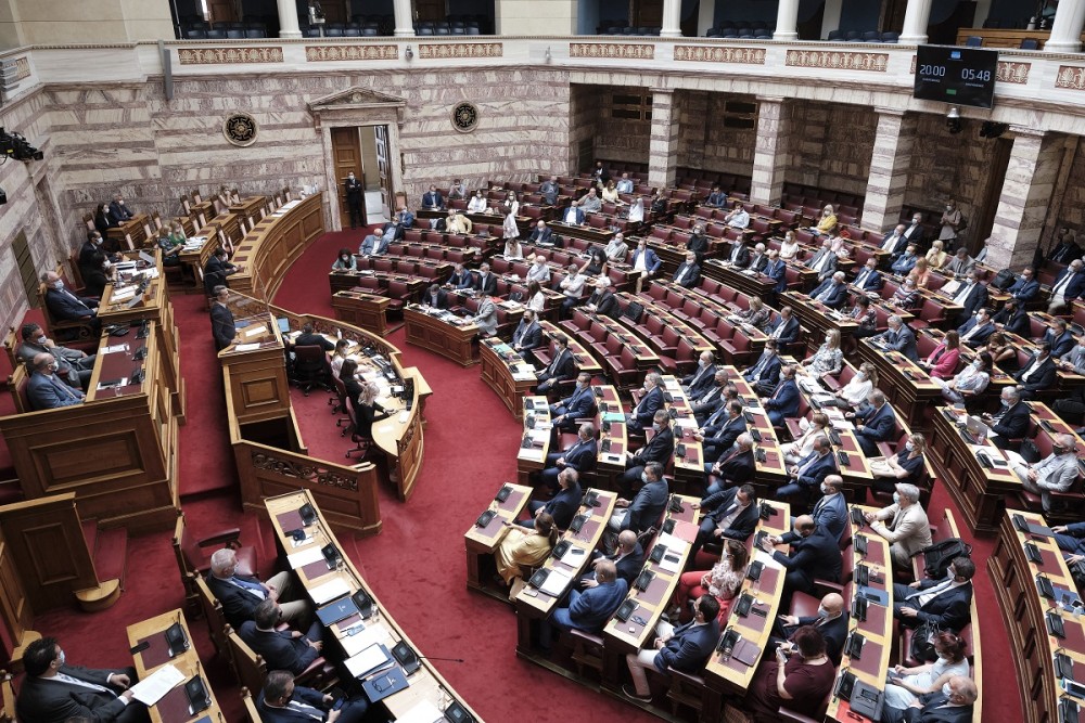 Ψηφίζεται το ν&#x2F;σ  για την ενίσχυση εργαζομένων και ευάλωτων κοινωνικών ομάδων