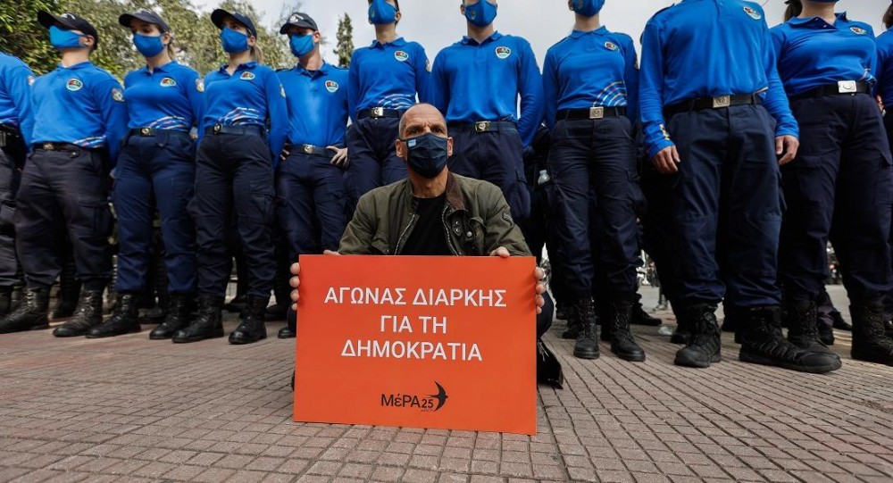 Πιο Βαρουφάκης&#8230; πεθαίνεις&#33;