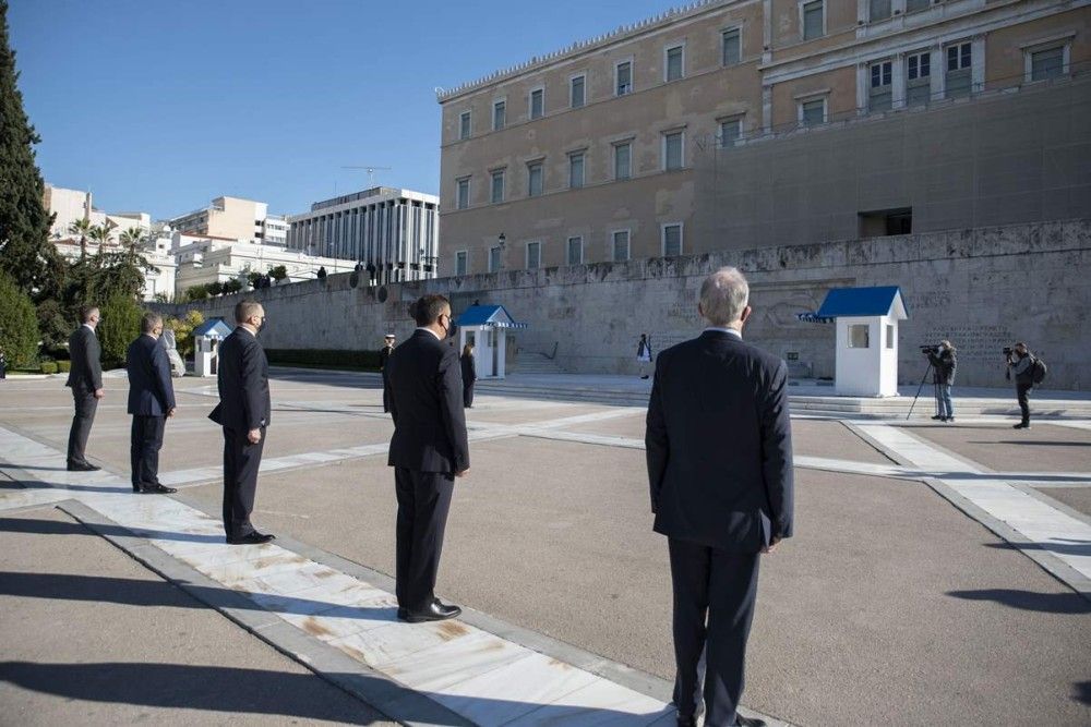 Σακελλαροπούλου-Παναγιωτόπουλος κατέθεσαν στεφάνι στον Άγνωστο Στρατιώτη