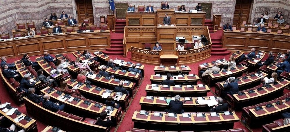 Πανηγύρι στη Βουλή για την άρση ασυλίας βουλευτών