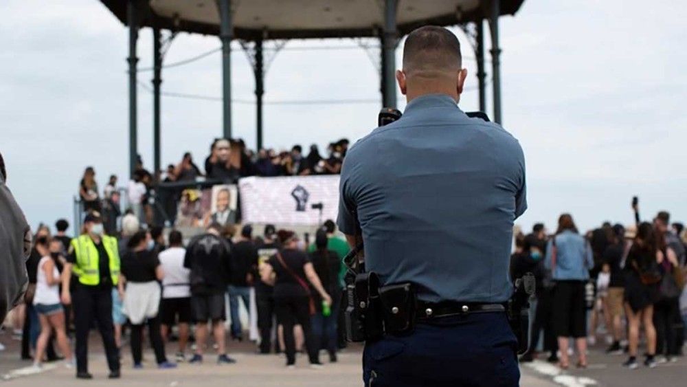 ΗΠΑ: Αποτάχθηκε λευκός αστυνομικός που σκότωσε άοπλο μαύρο