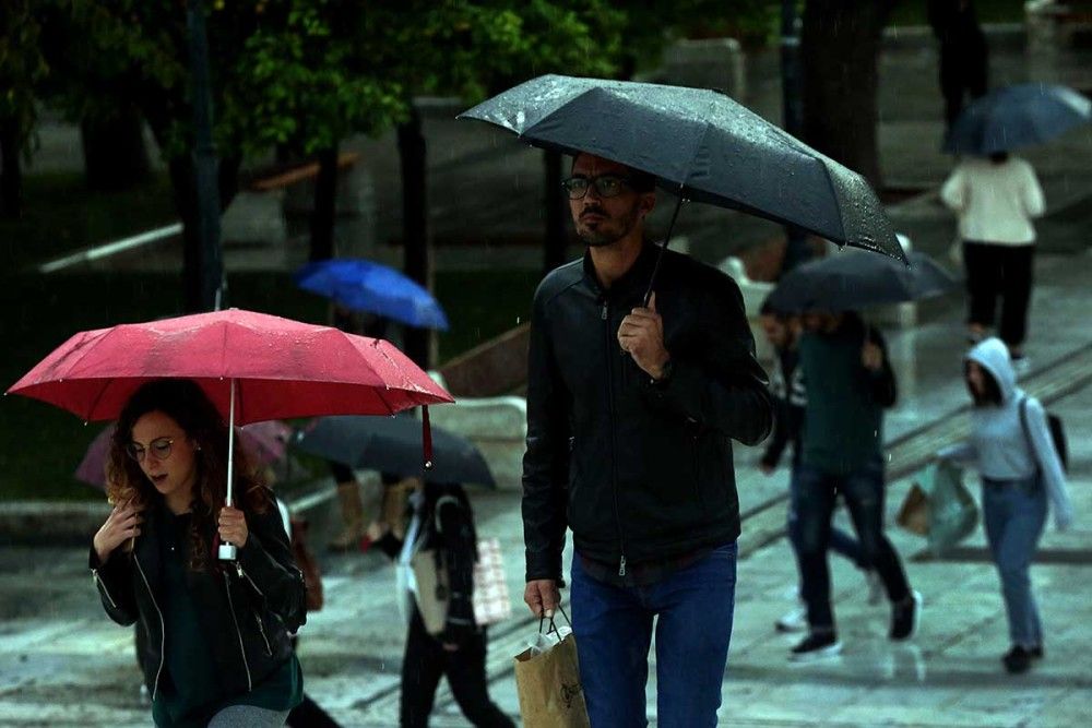 Ισχυρές βροχές και καταιγίδες λίγο πριν τη βαρυχειμωνιά