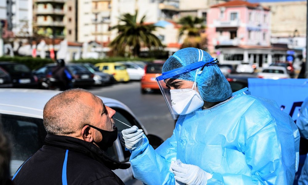 Κορωνοϊός: 543 νέα κρούσματα, 33 θάνατοι, 248 διασωληνωμένοι