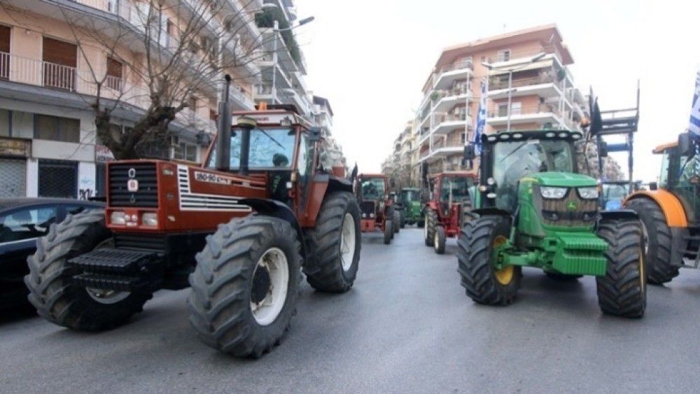 Ζεσταίνουν τα τρακτέρ οι αγρότες: Πού ετοιμάζονται για μπλόκα