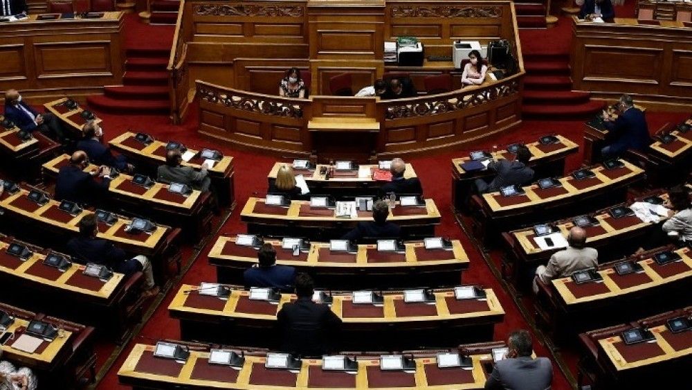 Πέρασε με 166 &#8220;ναι&#8221; το νομοσχέδιο για την παιδεία και τα ΑΕΙ