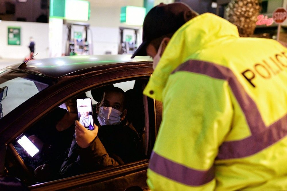 Συλλήψεις και πρόστιμα για παραβίαση των μέτρων του κορωνοϊού