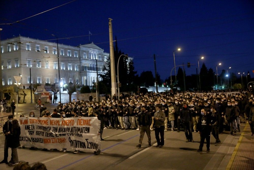 Η Αττική στο «κόκκινο» αλλά τα&#8230; παιδιά του Κουφοντίνα κόβουν βόλτες