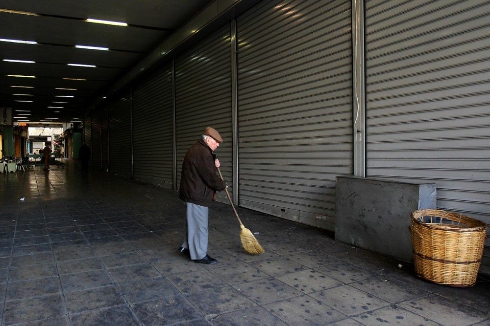 Τον Μάιο η μόνιμη άρση των περιοριστικών μέτρων στην οικονομία