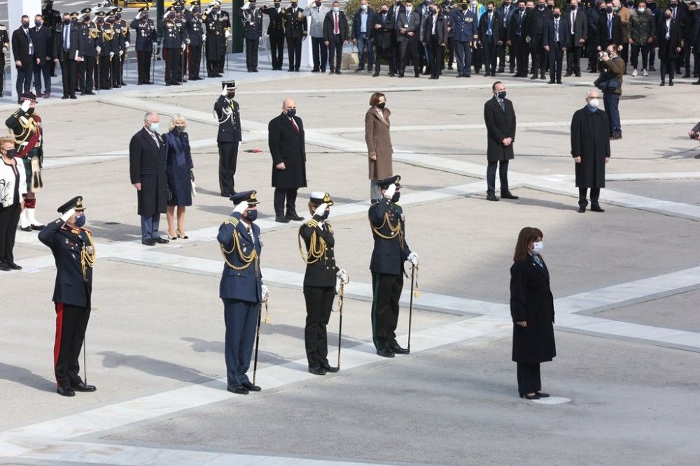 Σε κλίμα συγκίνησης και εθνικής υπερηφάνειας η τελετή κατάθεσης στεφάνων