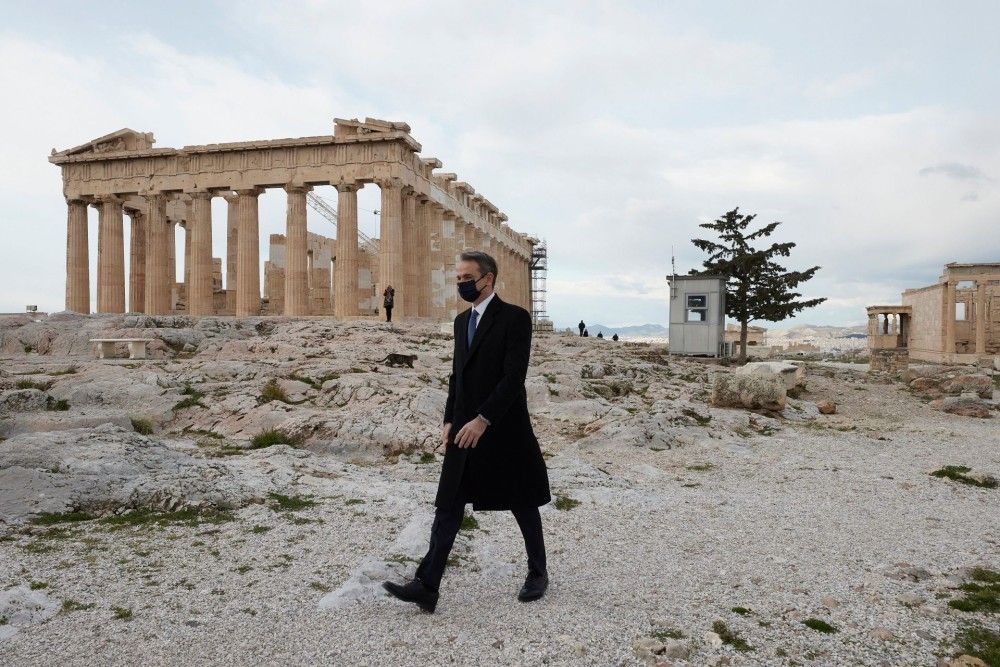 Η έπαρση της σημαίας στον Ιερό Βράχο μέσα από 20+1 εικόνες