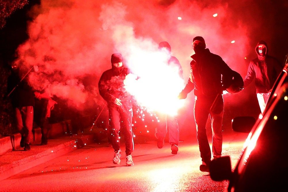 Νέα Σμύρνη: Φασιστοειδή και &#8220;απλοί πολίτες&#8221;&#8230; επί το έργον&#33; (pics)