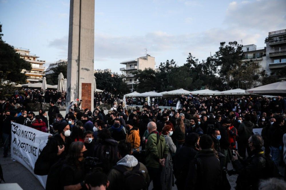 Η κρυφή γοητεία των πλατειών στις μάζες