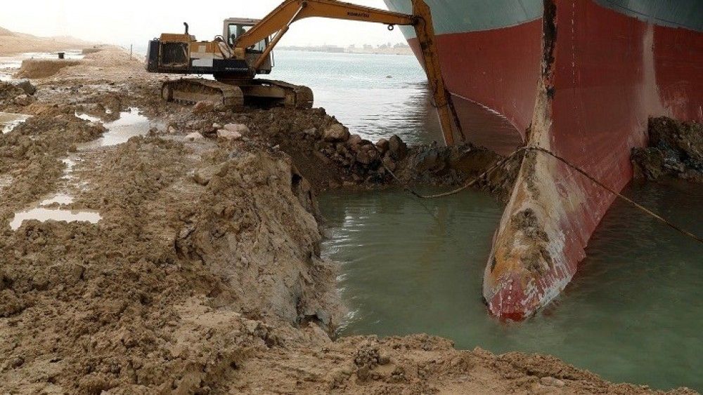 Η Διώρυγα του Σουέζ παραμένει αποκλεισμένη &#8211; Νέα προσπάθεια αποκόλλησης του πλοίου