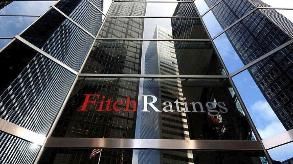 Fitch: Το ελληνικό χρέος παραμένει βιώσιμο παρά την πανδημία