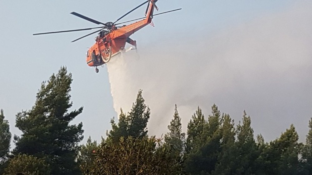 Φωτιά στο Χιλιομόδι Κορινθίας: 2 αεροπλάνα και 8 οχήματα στην κατάσβεση