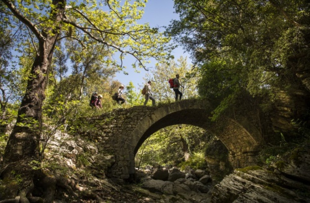 Τα μονοπάτια «Apollo Trails» τονώνουν την τοπική οικονομία