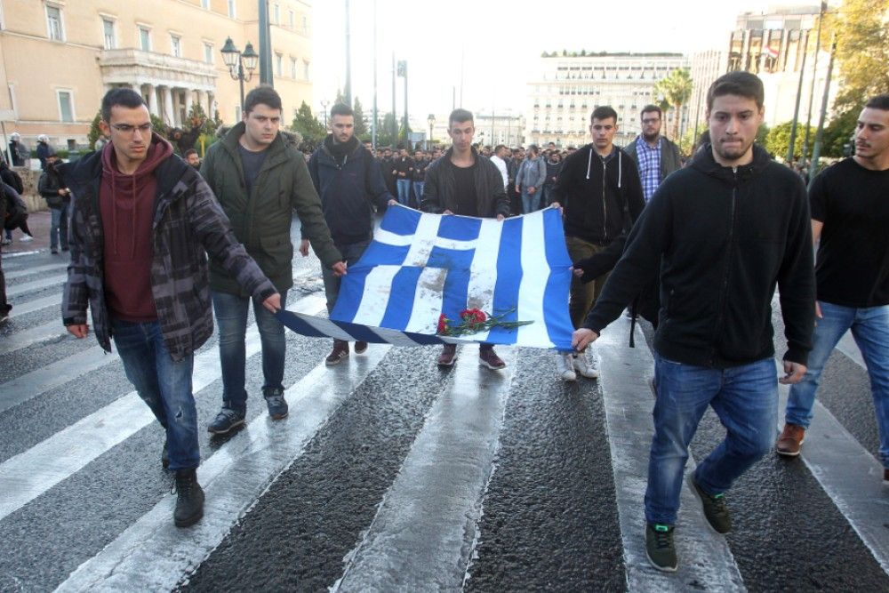 Στον ΣΥΡΙΖΑ ή την ΠΑΣΠ η ιστορική σημαία του Πολυτεχνείου;