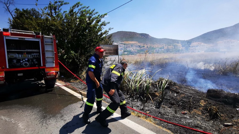 Σε ύφεση η φωτιά στους Καλαφατιώνες Κέρκυρας