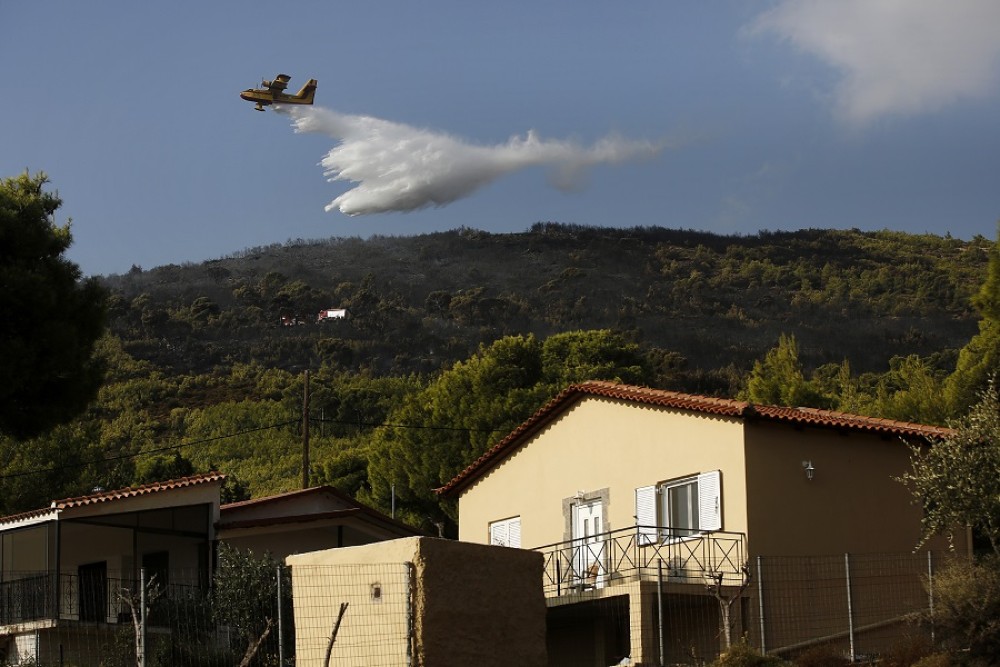 Υπό μερικό έλεγχο η πυρκαγιά στη Μάνδρα &#8211; Φωτιά στο Μαρκόπουλο