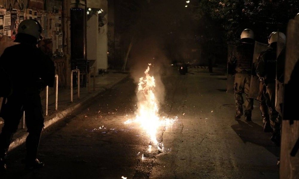 Ένταση με μολότοφ και χημικά σε Θεσσαλονίκη και Πάτρα (vid)