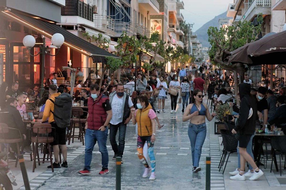 Τέλος το lockdown: Τι αλλάζει από σήμερα στη ζωή μας