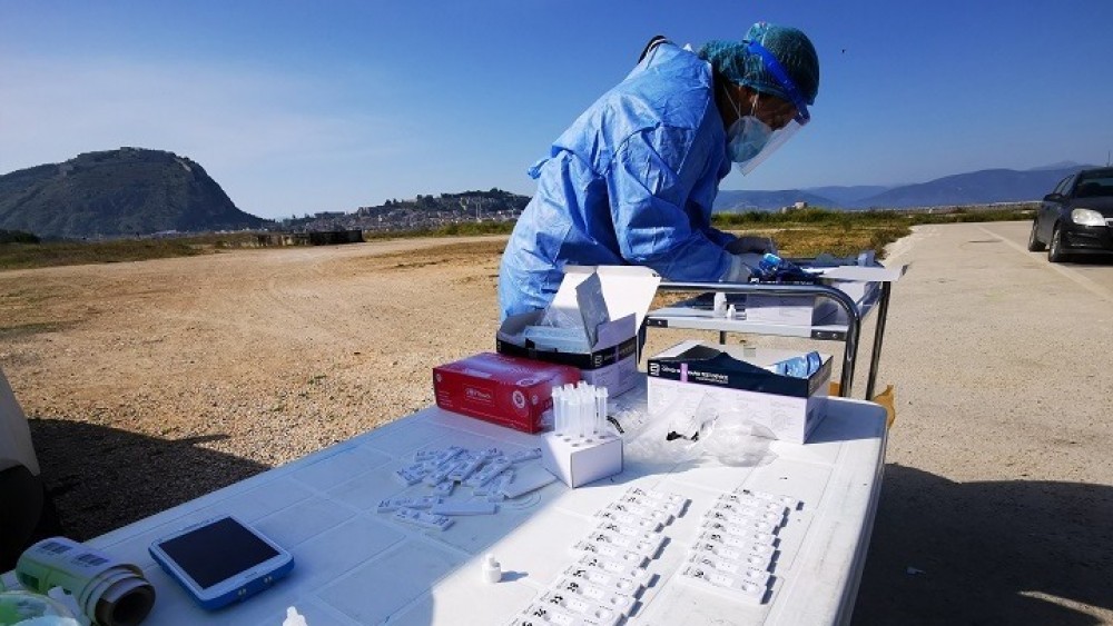 Κορωνοϊός: 2.781 νέα κρούσματα, 63 νεκροί, 805 διασωληνωμένοι