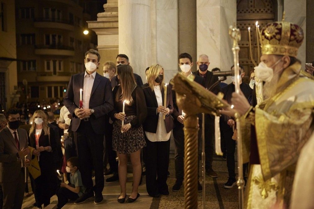 Στον Ι.Ν. Αγίου Διονυσίου Αεροπαγίτου έκανε Ανάσταση ο πρωθυπουργός (pics)