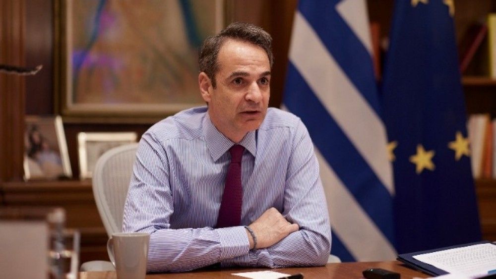 Με οικογενειακή φωτογραφία τιμά τη Γιορτή της Μητέρας ο Πρωθυπουργός