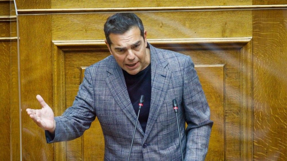 Νέο σόου στη Βουλή από τον κακομαθημένο Τσίπρα