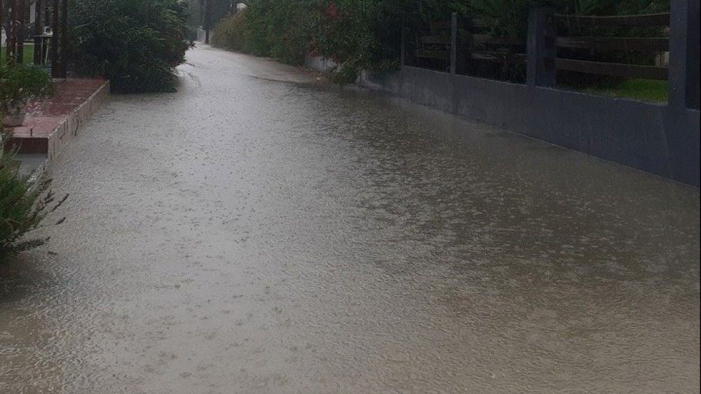 Πολίχνη Θεσσαλονίκης: Ταυτοποιήθηκε ο νεκρός οδηγός από τη νεροποντή