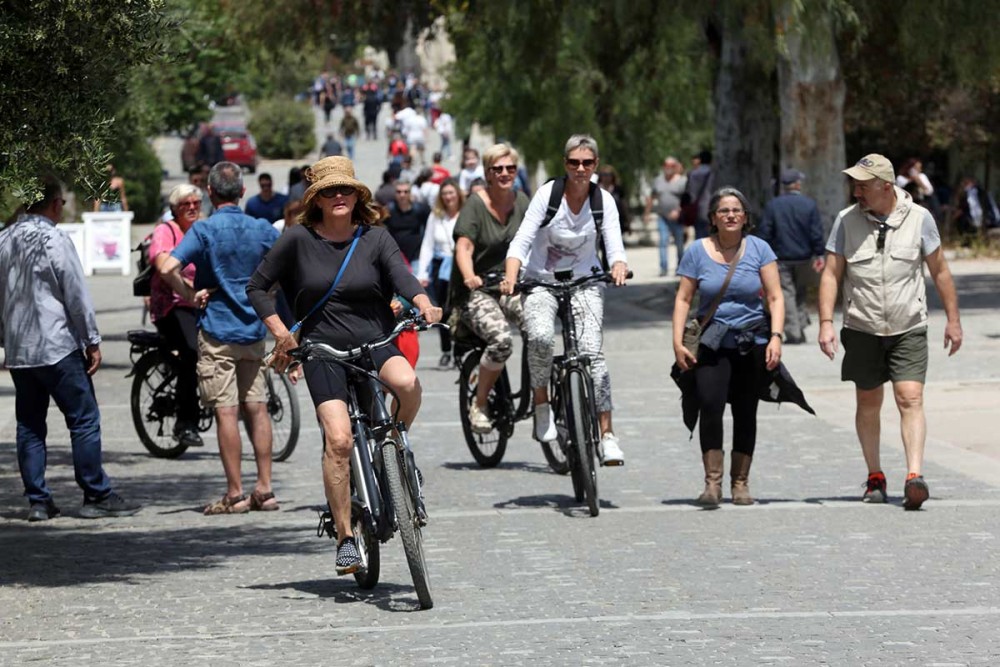 Πρώτη μέρα χωρίς μάσκες-Τέλος στον περιορισμό της νυχτερινής κυκλοφορίας από 28&#x2F;6