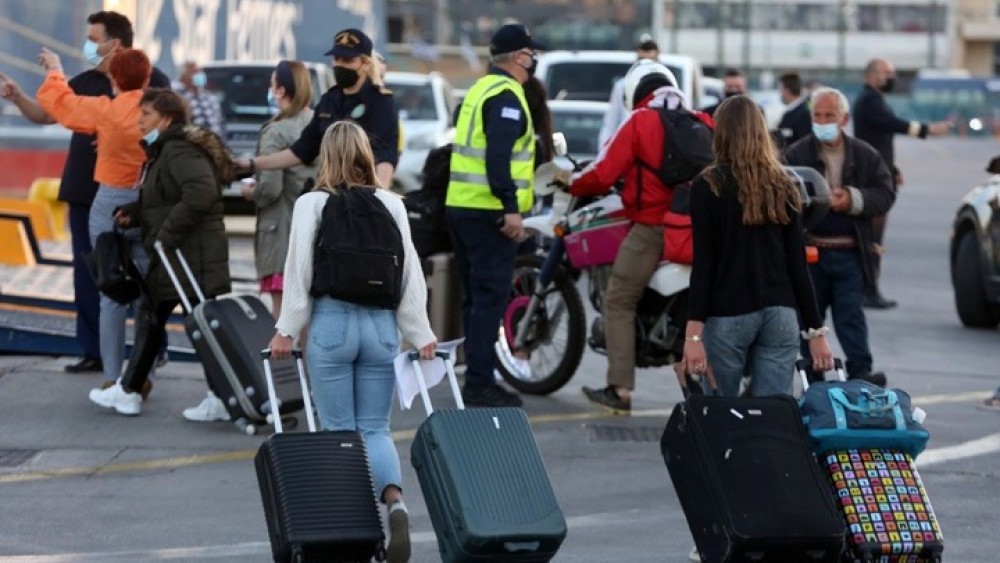 Μετακινήσεις προς τα νησιά: Πώς θα γίνονται από τη Δευτέρα- Τι αλλάζει