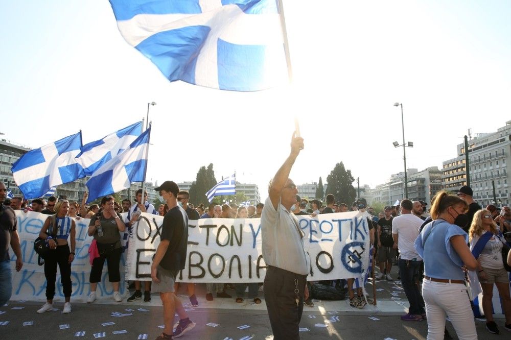 Ψεκασμένοι, αντιεμβολιαστές και αντιεξουσιαστές προκάλεσαν επεισόδια στο Σύνταγμα