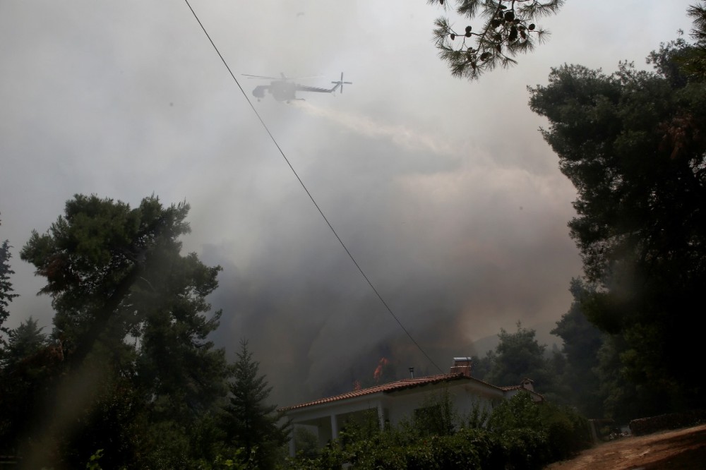 Σταμάτα: Περιορίζεται το πύρινο μέτωπο, σε επιφυλακή για αναζωπυρώσεις- Τέσσερις προσαγωγές