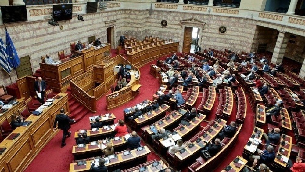 Στη Βουλή η τροπολογία για τον υποχρεωτικό εμβολιασμό των εργαζομένων