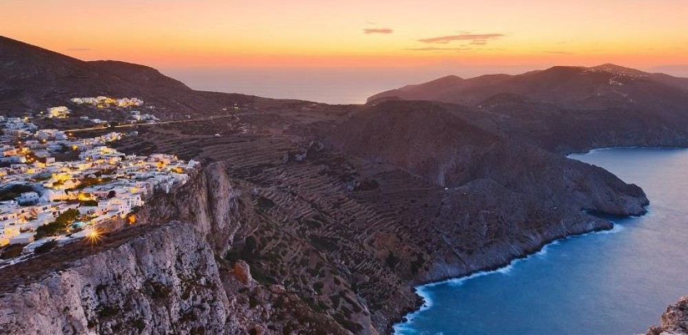 Φολέγανδρος: Έγκλημα βλέπουν οι αρχές πίσω από τον θάνατο της 26χρονης