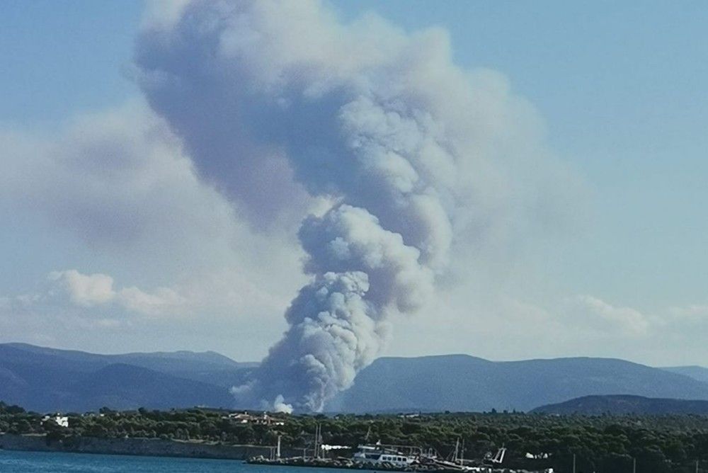 Κόρινθος: Εκκενώθηκε η κοινότητα Ρυτό και έκλεισε τμήμα της επαρχιακής οδού Ισθμού – Επιδαύρου