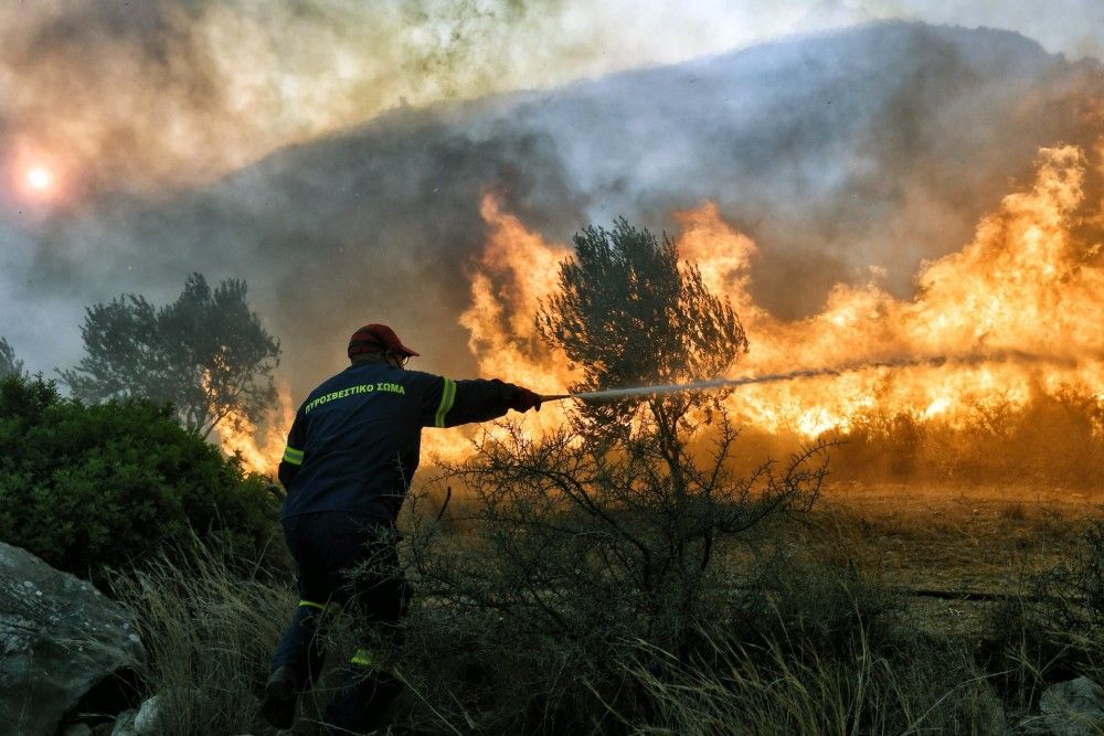 Έρευνα:Μικροσωματίδια από τις πυρκαγιές αυξάνουν την πιθανότητα κρουσμάτων σοβαρής Covid-19