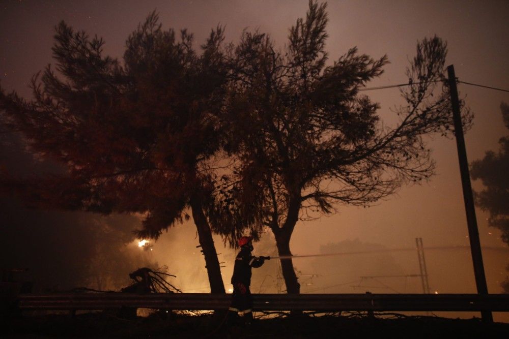 Εμπρησμοί από το Πεδίον του Άρεως μέχρι τον Υμηττό και την Καλαμάτα &#8211; Καταγγελίες για οργανωμένο σχέδιο