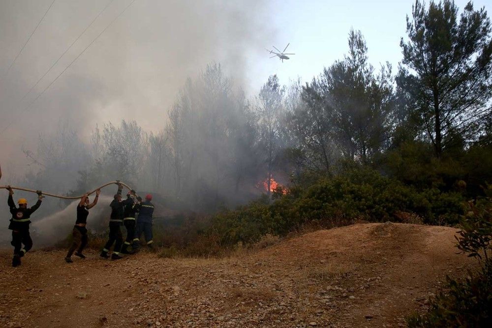 Πυρκαγιά σε Βαρυμπόμπη και Μενίδι: συναγερμός στην πυροσβεστική-Διακοπή κυκλοφορίας