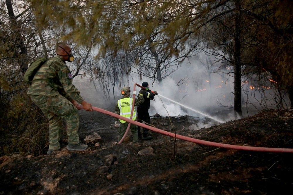 Το meteo για τη φωτιά στη Βαρυμπόμπη: Τι ευνόησε την εξάπλωσή της