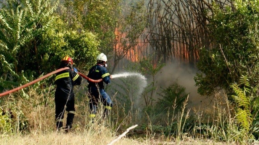 Υπό έλεγχο η φωτιά στο Σχιστό