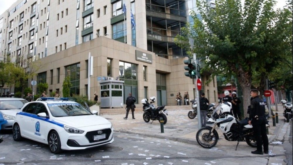 Συνελήφθησαν 24 μέλη του Ρουβίκωνα για την εισβολή στο υπουργείο Περιβάλλοντος