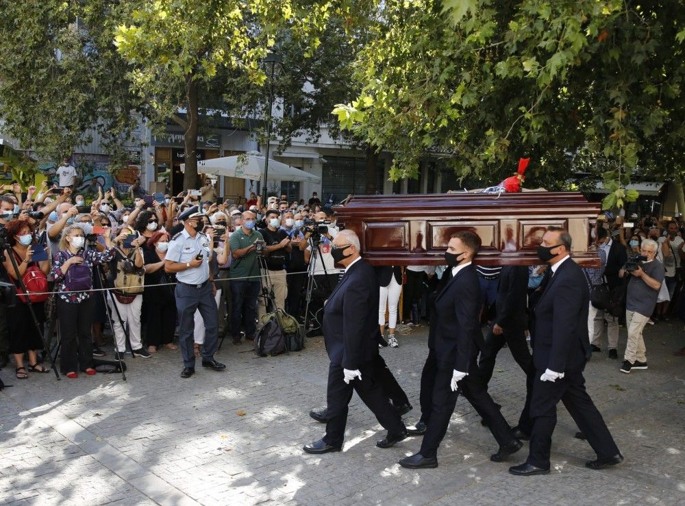 Η Ελλάδα αποχαιρετά τον Μίκη Θεοδωράκη-Ξεκινά στις 10:00 το λαϊκό προσκύνημα